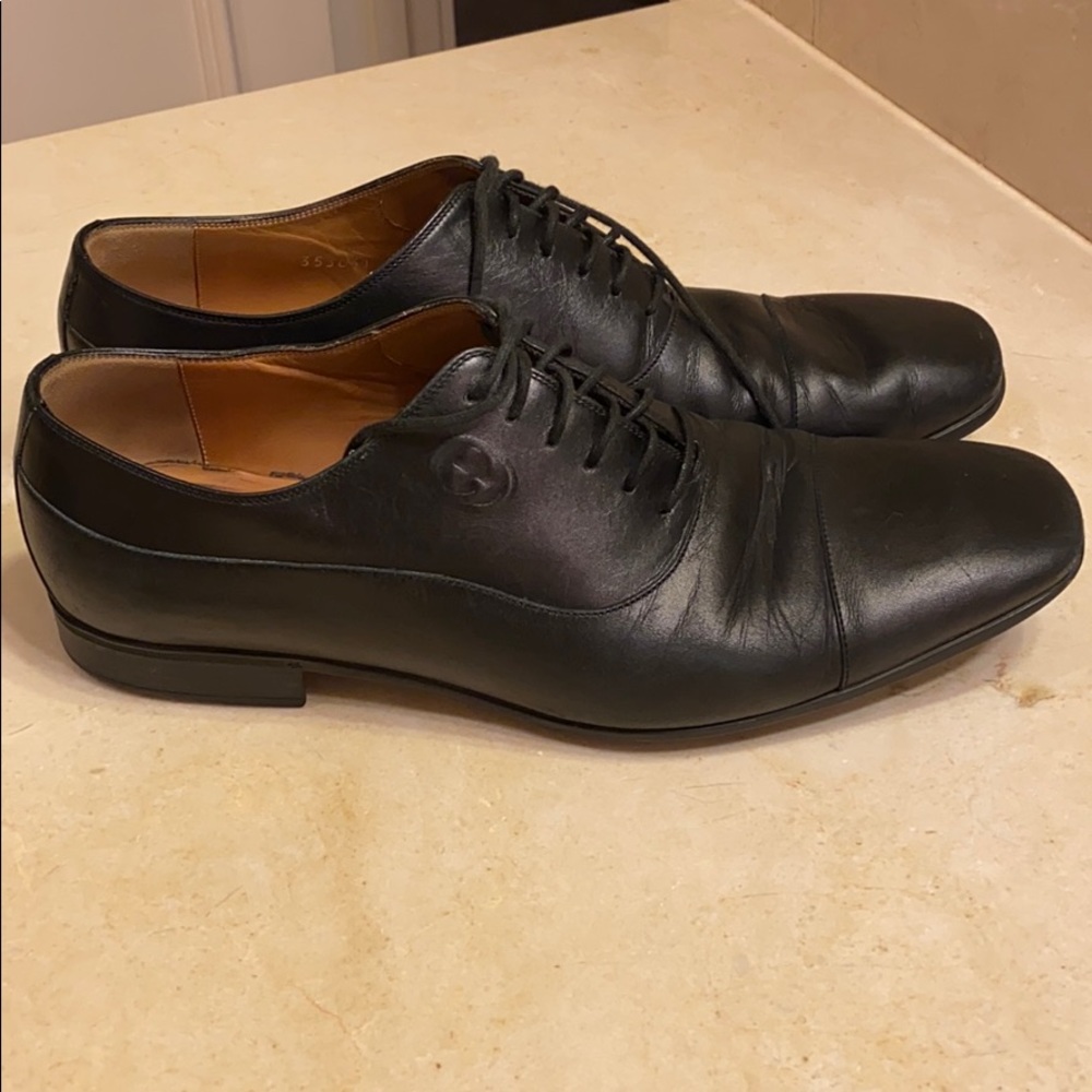 Black leather Gucci lace up